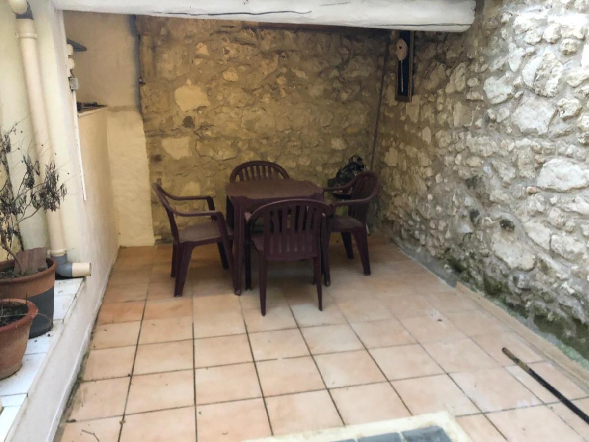 Hoche Apartment Coursan Bagian luar foto