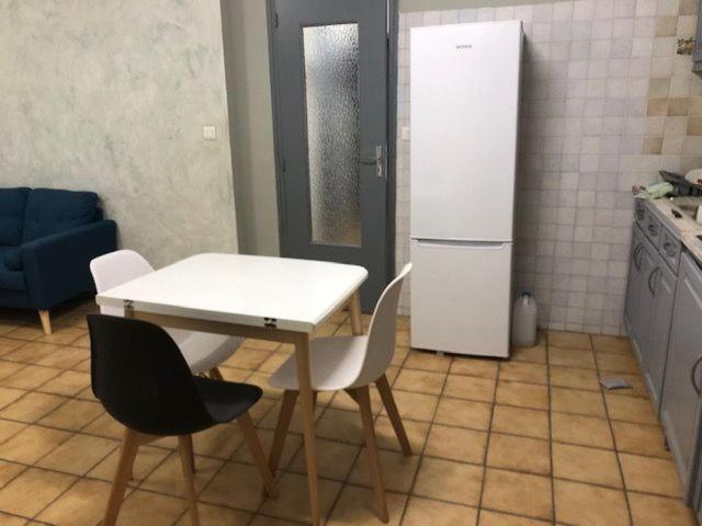 Hoche Apartment Coursan Bagian luar foto