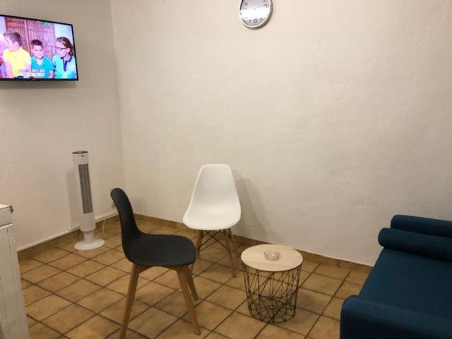 Hoche Apartment Coursan Bagian luar foto